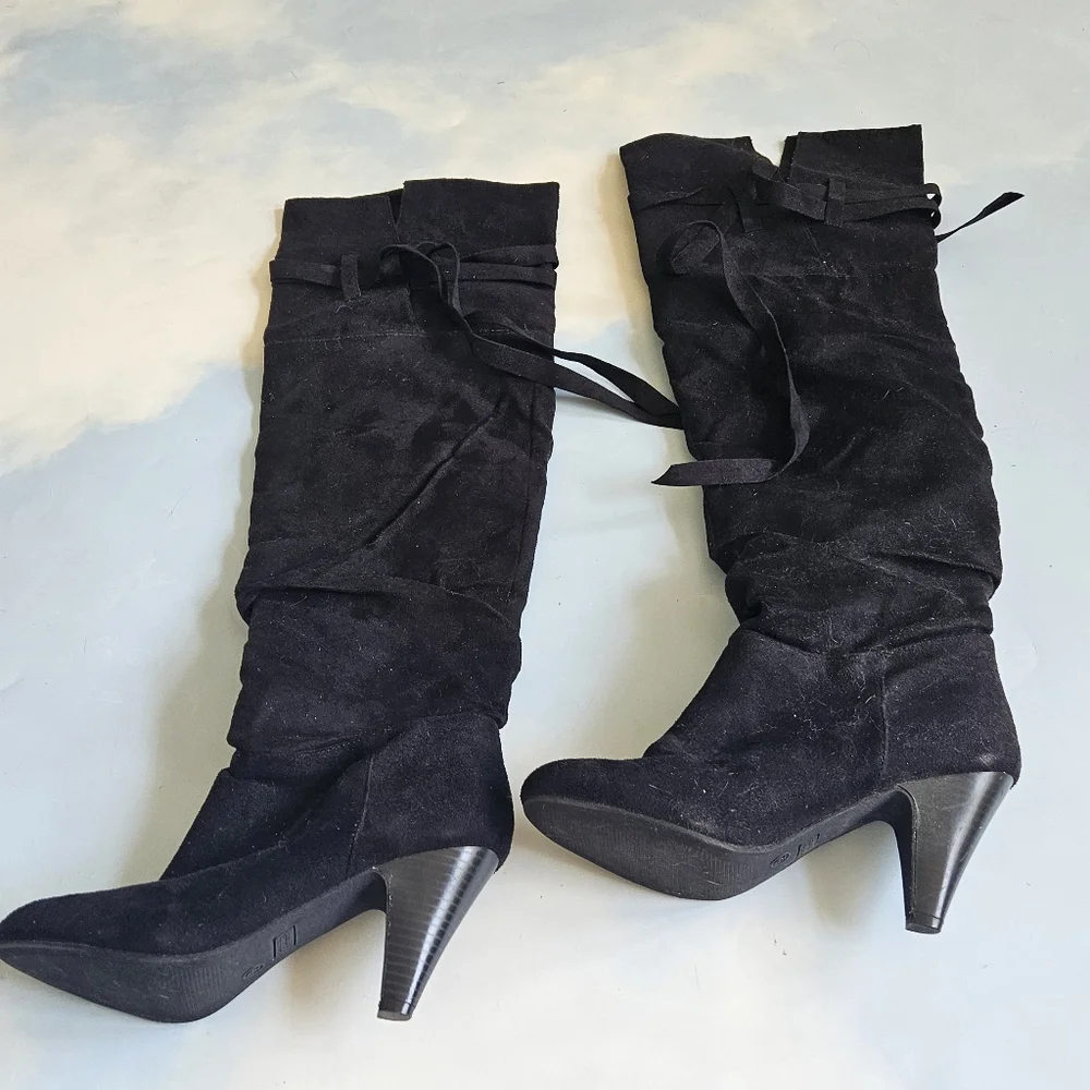 Classic Black Knee-High Boots Stylish Comfortable Knee Highs